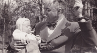 Father Prof. Vladimír Němec with daughter Milena Tesařová, 1937
