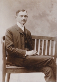 Eva's grandfather Eisler on her mother's side