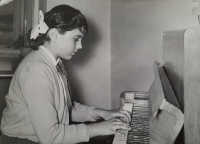 Marie na soutěži STM (Soutěž tvořivé mládeže), 1960