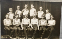 Členové Sokola, otec pamětnice ve spodním levém rohu