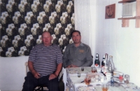 Václav Popp s Ladislavem Vášou, bývalým spolužákem ze základní školy, který se v roce 1967 vystěhoval se svou německou manželkou do západního Německa