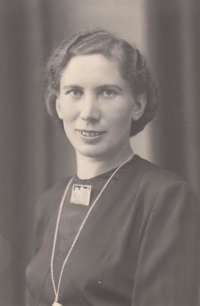 Kristýna Nevšímalová - the mother of the witness born Kadlíčková, in Benešov in 1941
