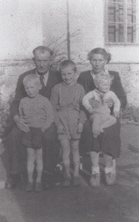 The Nevšímal family: Zdeněk Nevšímal in the middle, on the right his mother Kristýna Nevšímalová with his sister Jitka, on the left his father Jaroslav Nevšímal with his younger brother Ota, 1957
