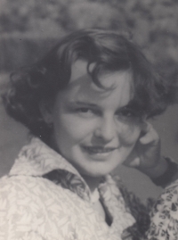 Eugenie Točíková (fotografie zaslaná vězněnému Vlastimilu Kučerovi), červenec 1951