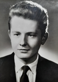 Vladimír Hásek (manžel), 19 let