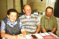 Miloš Nevoral uprostřed mezi sourozenci