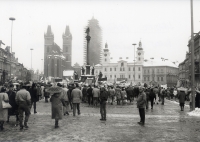 Generální stávka 27. listopadu 1989 na Velkém náměstí v Hradci Králové