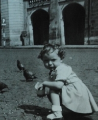 Markéta Suchá na Malostranském náměstí v Praze