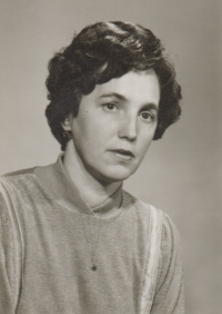 Květa, roz. Janků, manželka Fr. Drápaly