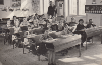 Věra Halová, první třída, Lhota u Vsetína, 1960