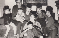 Jan David s manželkou a dětmi, Krnov, 1973