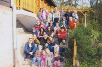 Meeting of Jan David with his wife, children and grandchildren near Vsetín in the Semetín gamekeeper's lodge, undated
