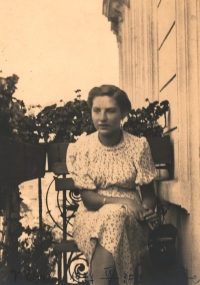 Sestra Miluška, 40. léta 20. století