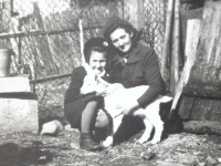 Marie Krajíčková s maminkou a kůzletem