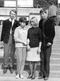 Bratr Zdeněk Dragoun (vpravo), 1965 