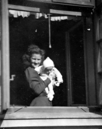 Milena s tetou Štěpánkou / 1940