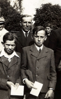 František (vlevo) s bratrem krátce po válce