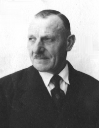 Bohuslav Kosina, pamětníkův děda z matčiny strany, 40. léta