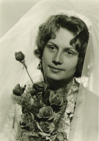 Ivanka Holubová, rozená Vostruhová, pamětníkova manželka, 1972