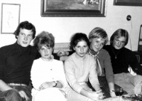 Josef s přáteli (zcela vlevo) v roce 1970