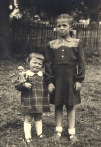 1949, with sister Anna