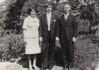 With his parents in 1977