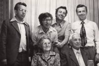 Rok 1980 a Jan Soukup (druhý zleva) na oslavě 85 let jeho otce