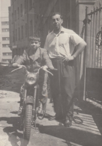 Tatínek a bratr pamětnice