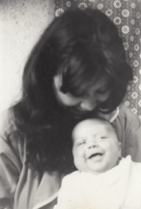 Manželka Iveta, roz. Gallová, se synem Filipem, Jihlava, 1987