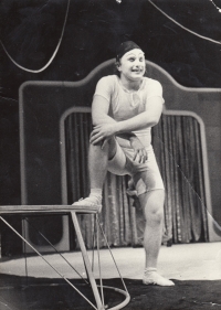 Josef Kundera jako Gilles ve hře bratří Čapků Lásky hra osudná, Slovácké divadlo Uherské Hradiště, 1982