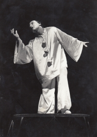 Josef Kundera jako Gilles ve hře bratří Čapků Lásky hra osudná, Slovácké divadlo Uherské Hradiště, 1982