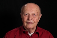 Vladimír Popelka, foto ve studiu, Hradec Králové, 2022