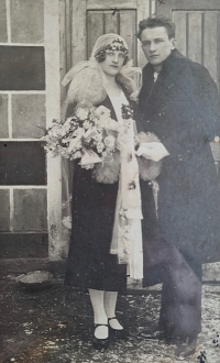 The wedding of the Fráneks - father's parents, 1930s
