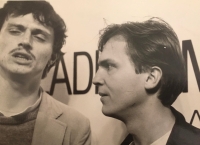 Libor Fránek (vpravo) s J. Svobodou,  dnes zlínským architektem a pedagogem, na vernisáži první výstavy obrazů, 1981