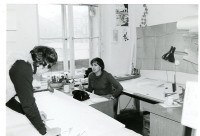 Jana (vpravo) v kanceláři Vývozního závodu, 1978