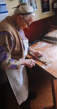 Mrs. Bartáková worked as a confectioner and still likes to bake