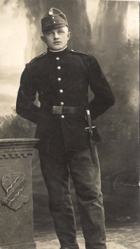 Pamětníkův strýc a jmenovec Bohuslav Holub jako voják, 1914