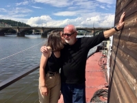 Jaroslav Dobiáš s vnučkou Dorotkou na parníku v Praze v roce 2018