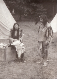 Setkání indiánského hnutí, 80. léta, (na fotce není Jarmila) 