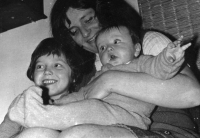 První manželka s oběma dcerami, 70. léta