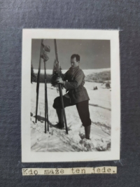 Tatínek na lyžích, 1931