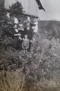 V Polsku, rodina Kucových 