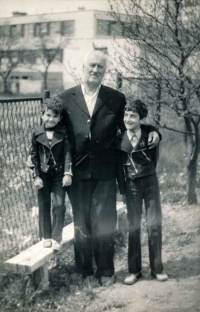 Petar Erak with his brother Dragan and grandfather Jovan Popovic, Orthodox Pope