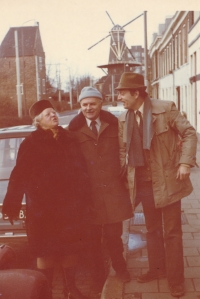 Rodiče při návštěvě města Delft v Nizozemsku v 80. letech, vpravo manžel Jiří Hora
