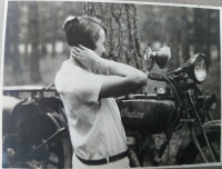 Maminka Věra, 30. léta 20. století