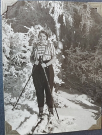 Maminka na lyžích, Dolní Mísečky, Vánoce 1931