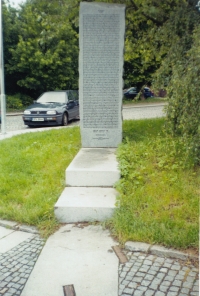 Památník zavražděných klatovských Židů; jsou zde jména i spolužáků Otakara Němce