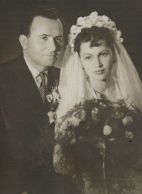 Svatba rodičů Bohuslavy a Hanuše Reichsfeldových v roce 1950
