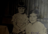 Růženka Kulísková and her younger sister. 1935