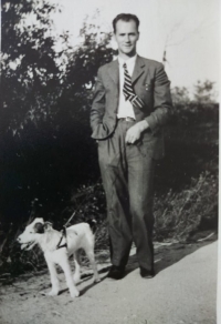 Tatínek se psem Lumpíkem, 1937